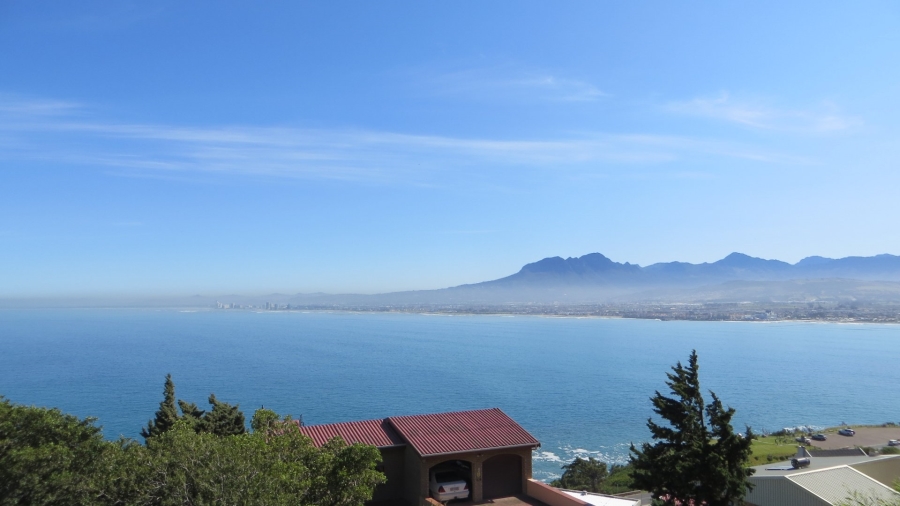  Bedroom Property for Sale in Gordons Bay Central Western Cape